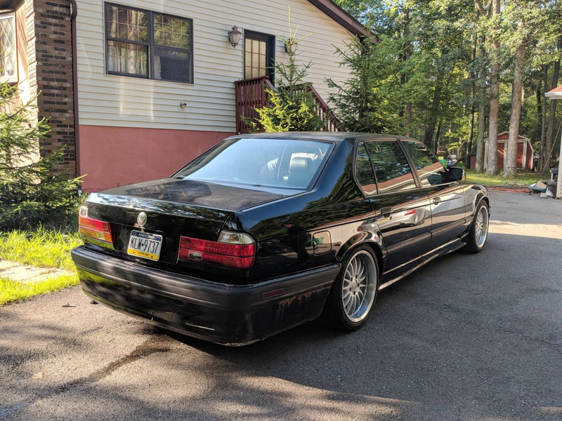 Illustration for article titled At $6,500, Are You Bold Enough to Buy This Blown 1988 BMW 750iL?